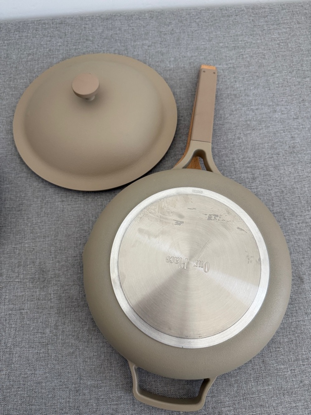 Our Place Always pan 2.0 Steam Skillet with Lid and Wooden utensil - Picture 6 of 13